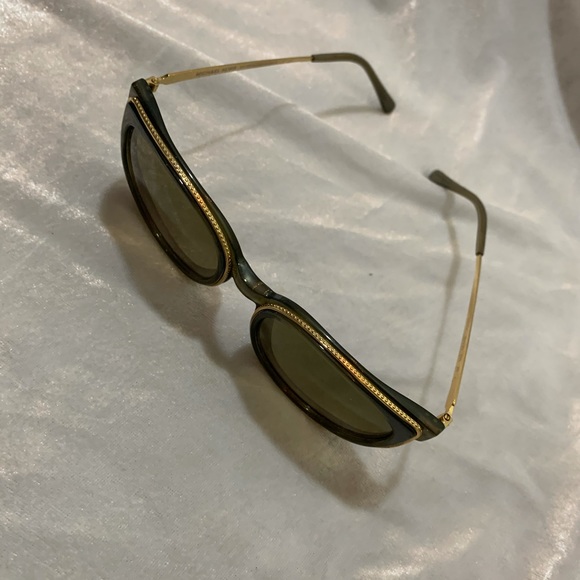 Michael Kors sunglasses in sage color with case - Picture 4 of 15